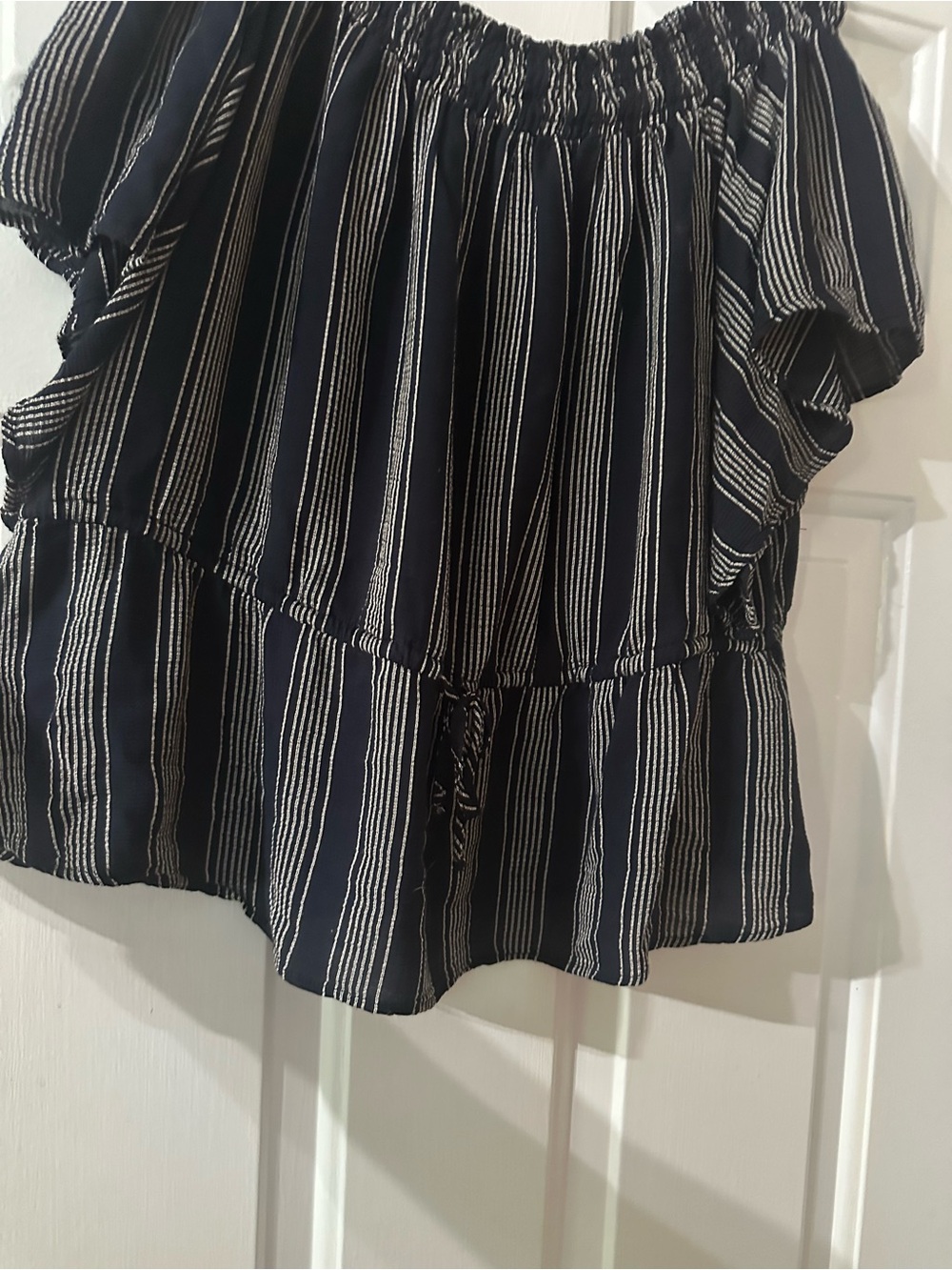 Abercrombie navy blue off‎ shoulder peplum top white stripe size medium. - Picture 9 of 13